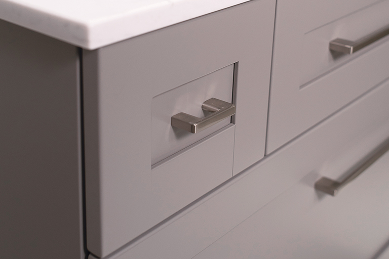 Transitional Shaker 90° double vanity | Vanico-Maronyx